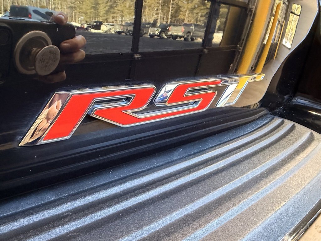 Used 2025 Chevrolet Suburban RST w/ Sun And Tow Package image 9