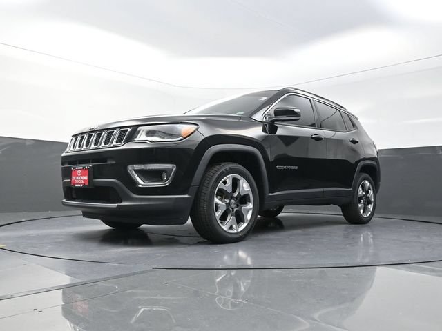 Used 2018 Jeep Compass Limited w/ Navigation Group AWD/4WD image 32