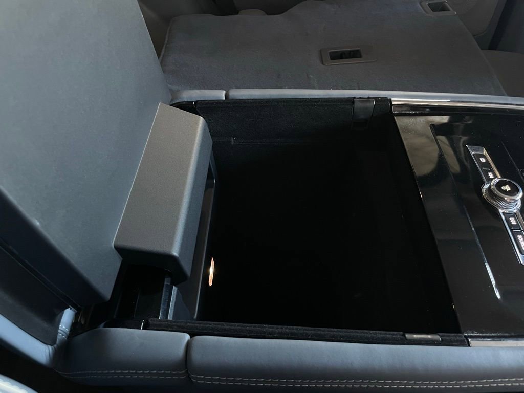 Used 2021 Lincoln Navigator Black Label w/ Cargo Convenience Package image 26