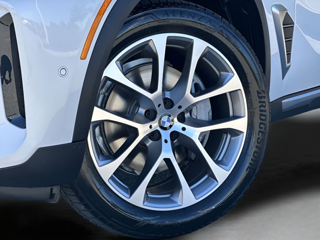 New 2026 BMW X5 xDrive40i w/ Parking Assistance Package image 14