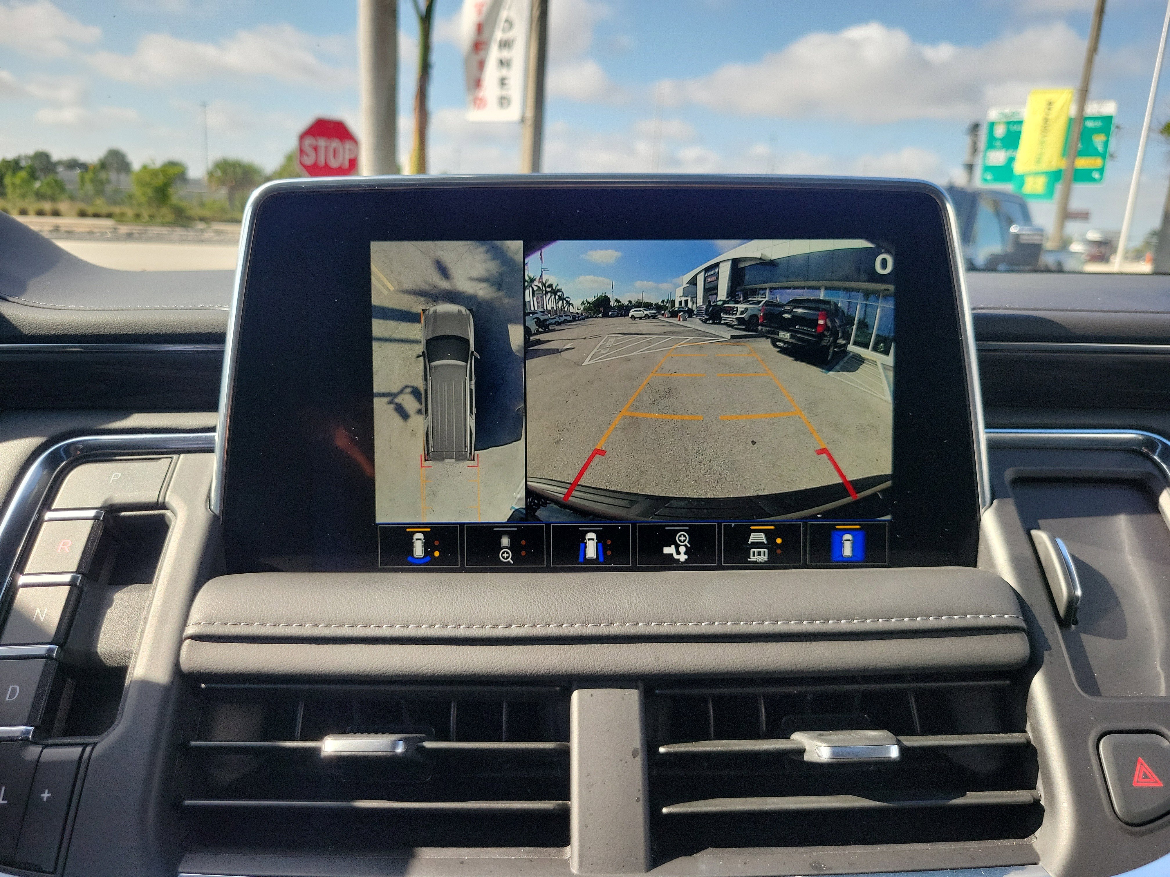 Used 2024 Chevrolet Tahoe Z71 w/ Luxury Package AWD/4WD image 11