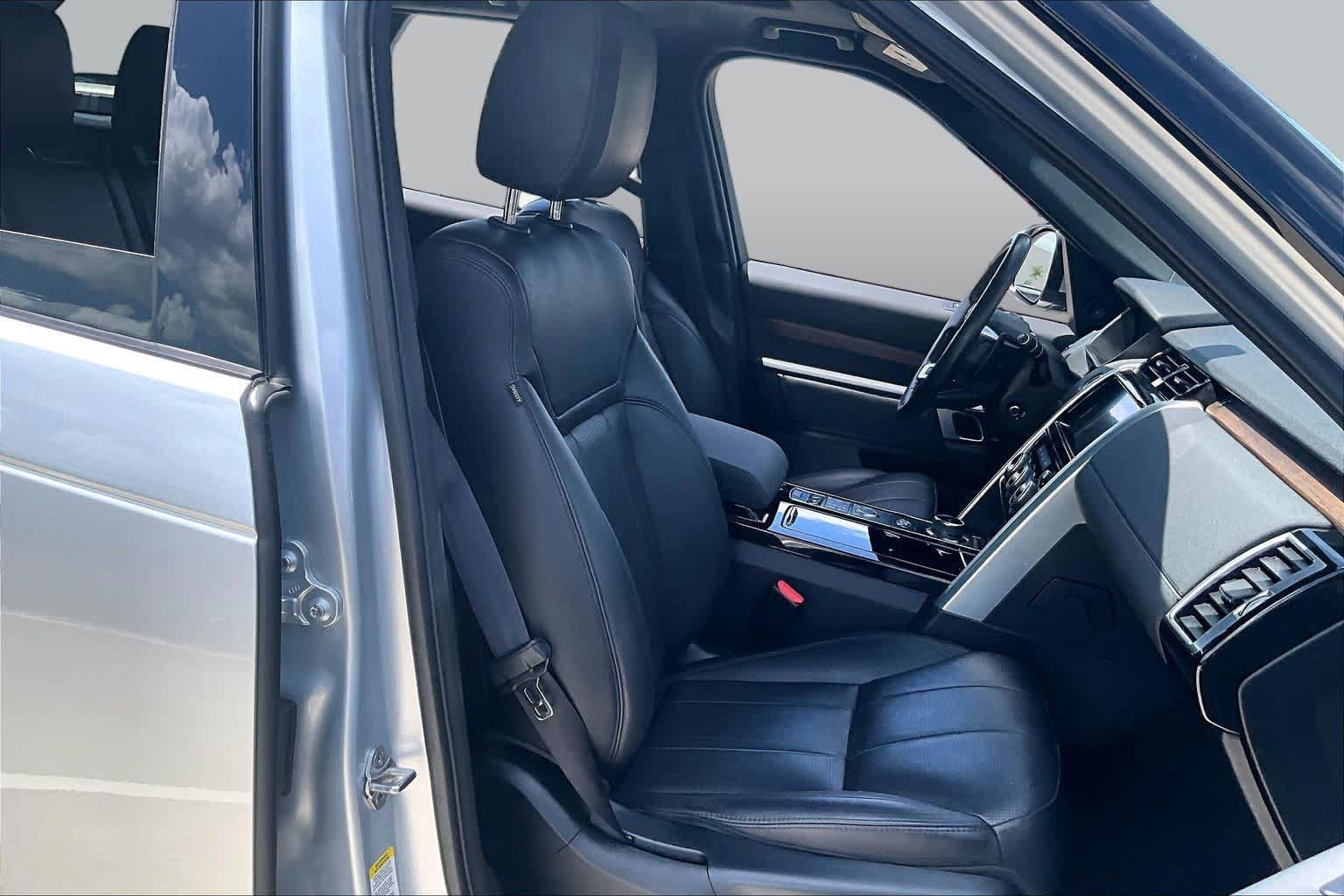Used 2018 Land Rover Discovery HSE AWD/4WD image 8