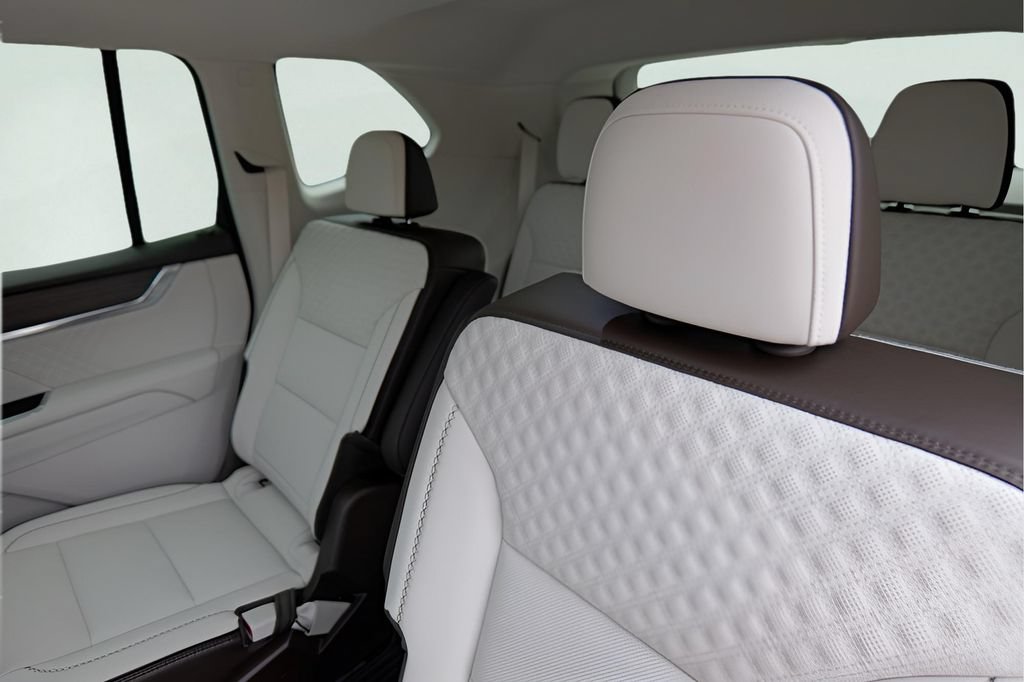 New 2026 GMC Acadia Denali w/ Super Cruise Package FWD image 24