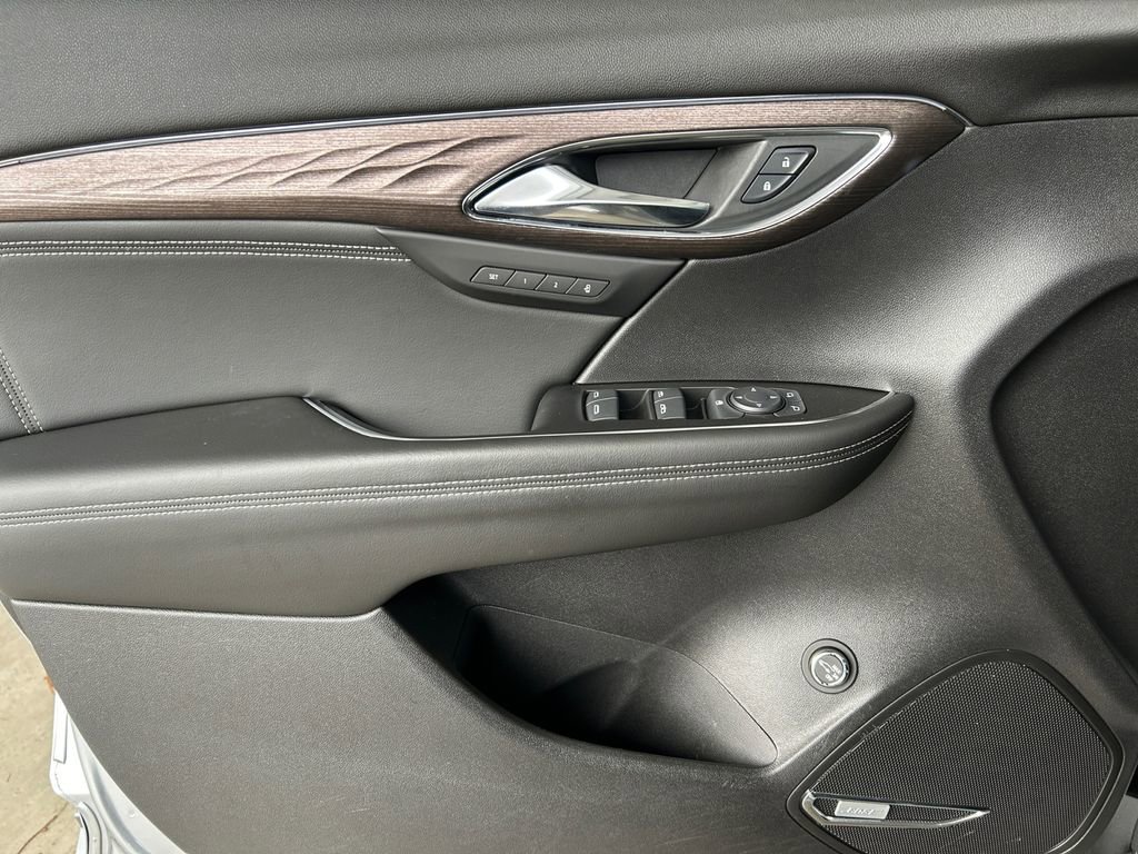 Used 2023 Buick Envision Avenir image 22