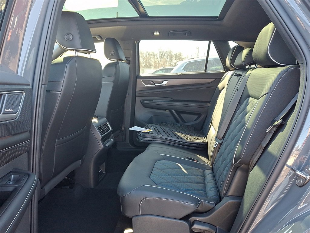 New 2026 Volkswagen Atlas Cross Sport SEL Premium R-Line image 5
