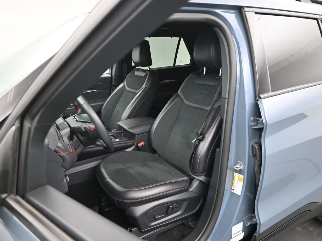 Used 2025 Ford Explorer ST image 8