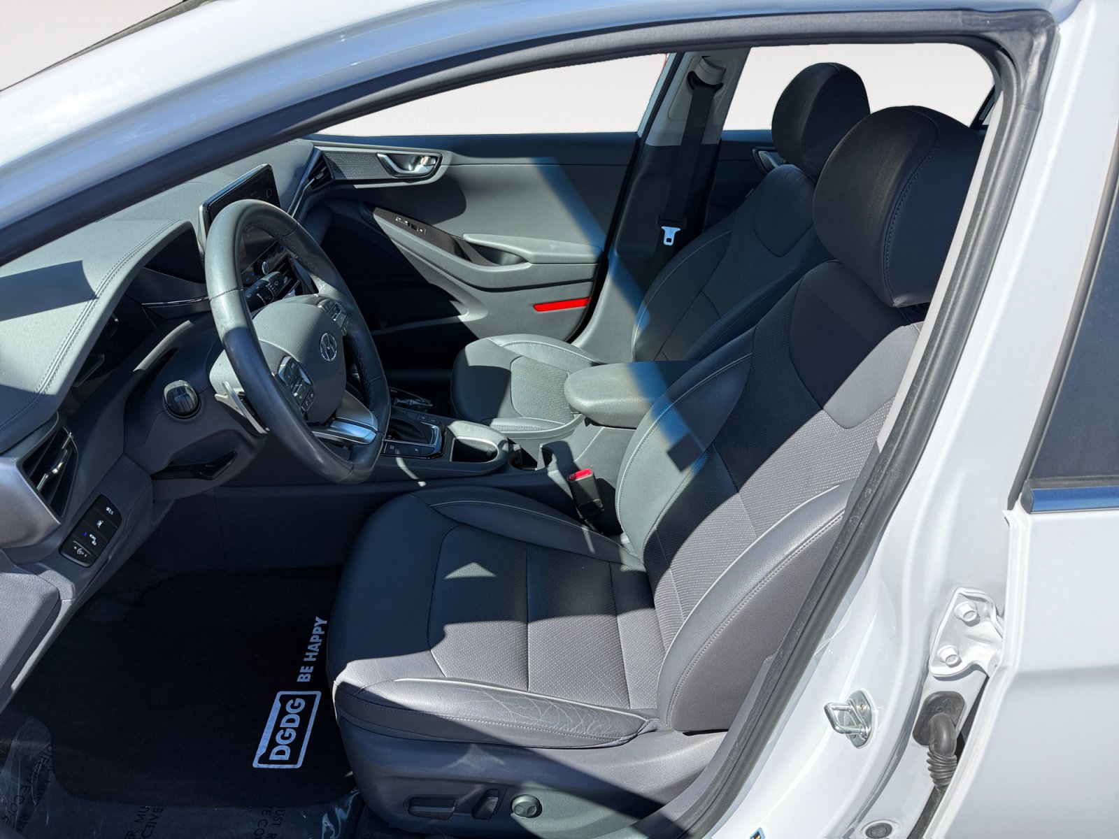 Used 2020 Hyundai Ioniq Limited FWD image 10