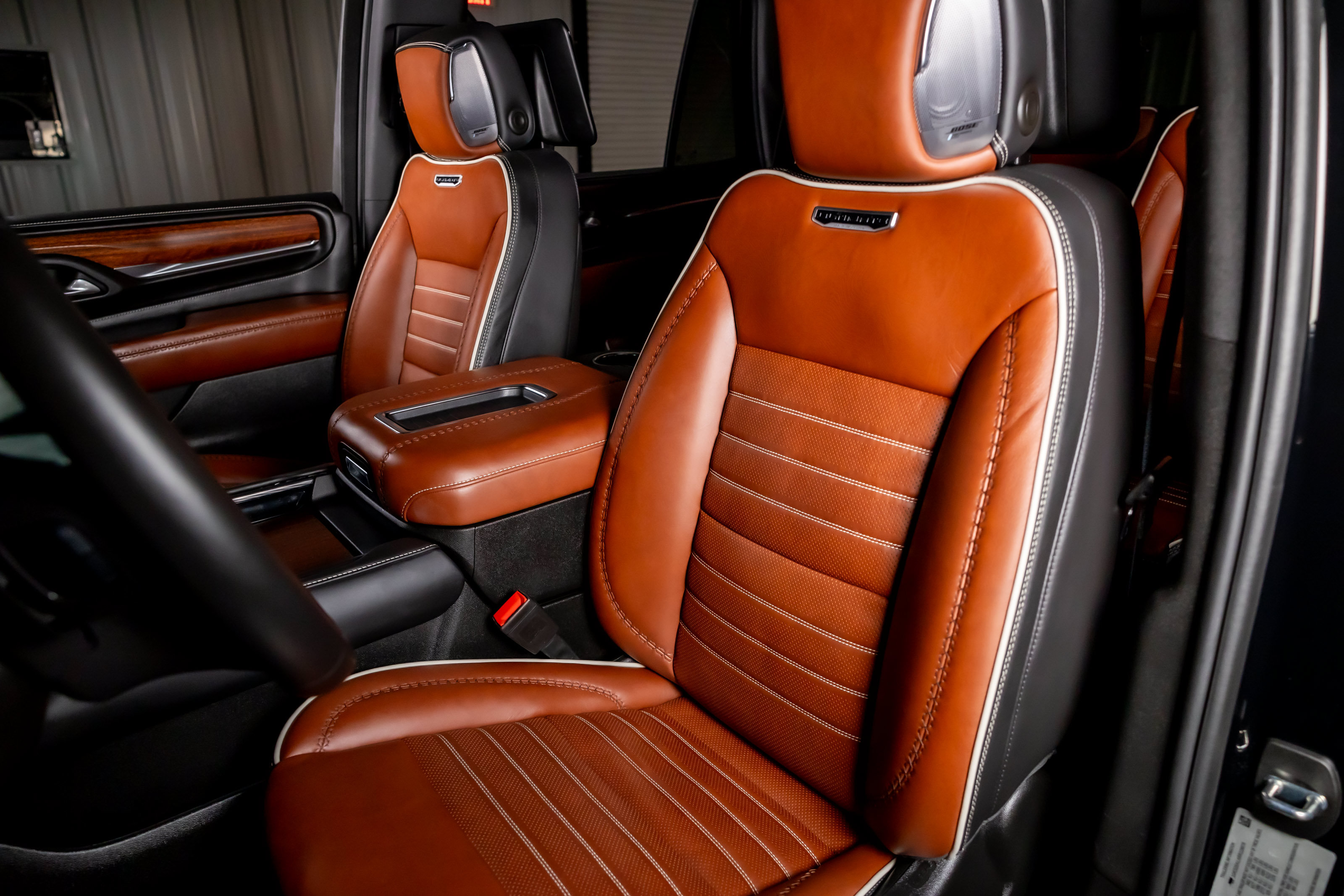 Used 2024 GMC Yukon Denali Ultimate AWD/4WD image 5