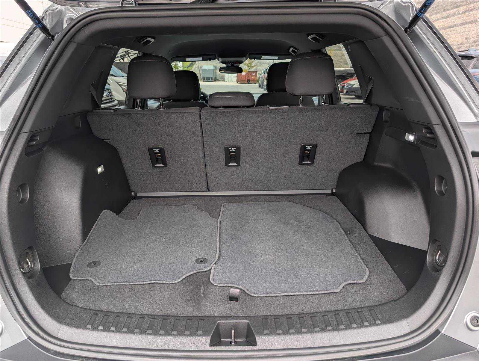 Used 2025 Chevrolet Equinox LT AWD/4WD image 13