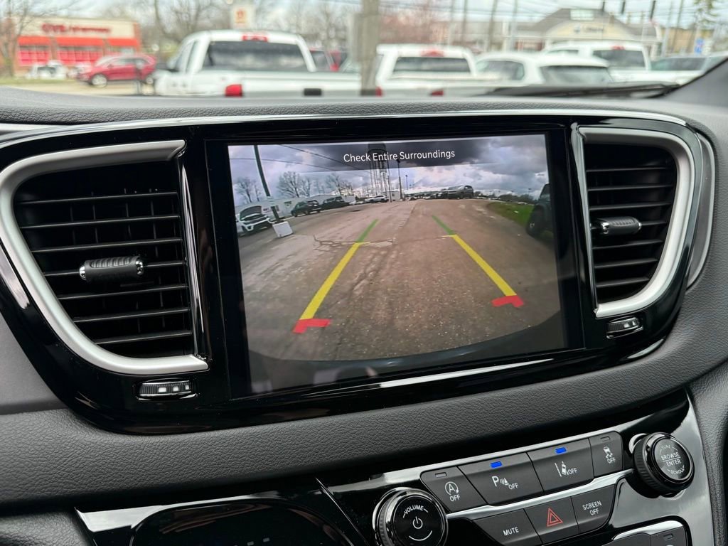 New 2026 Chrysler Voyager LX image 19