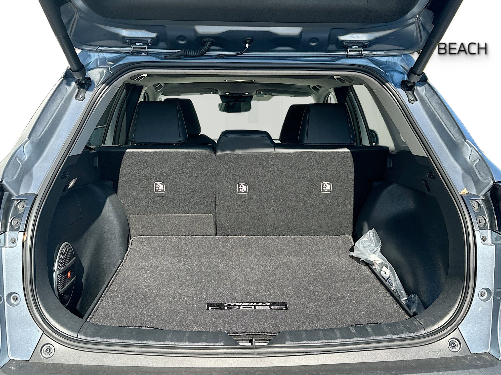 Used 2024 Toyota Corolla Cross XLE w/ Convenience Package image 27