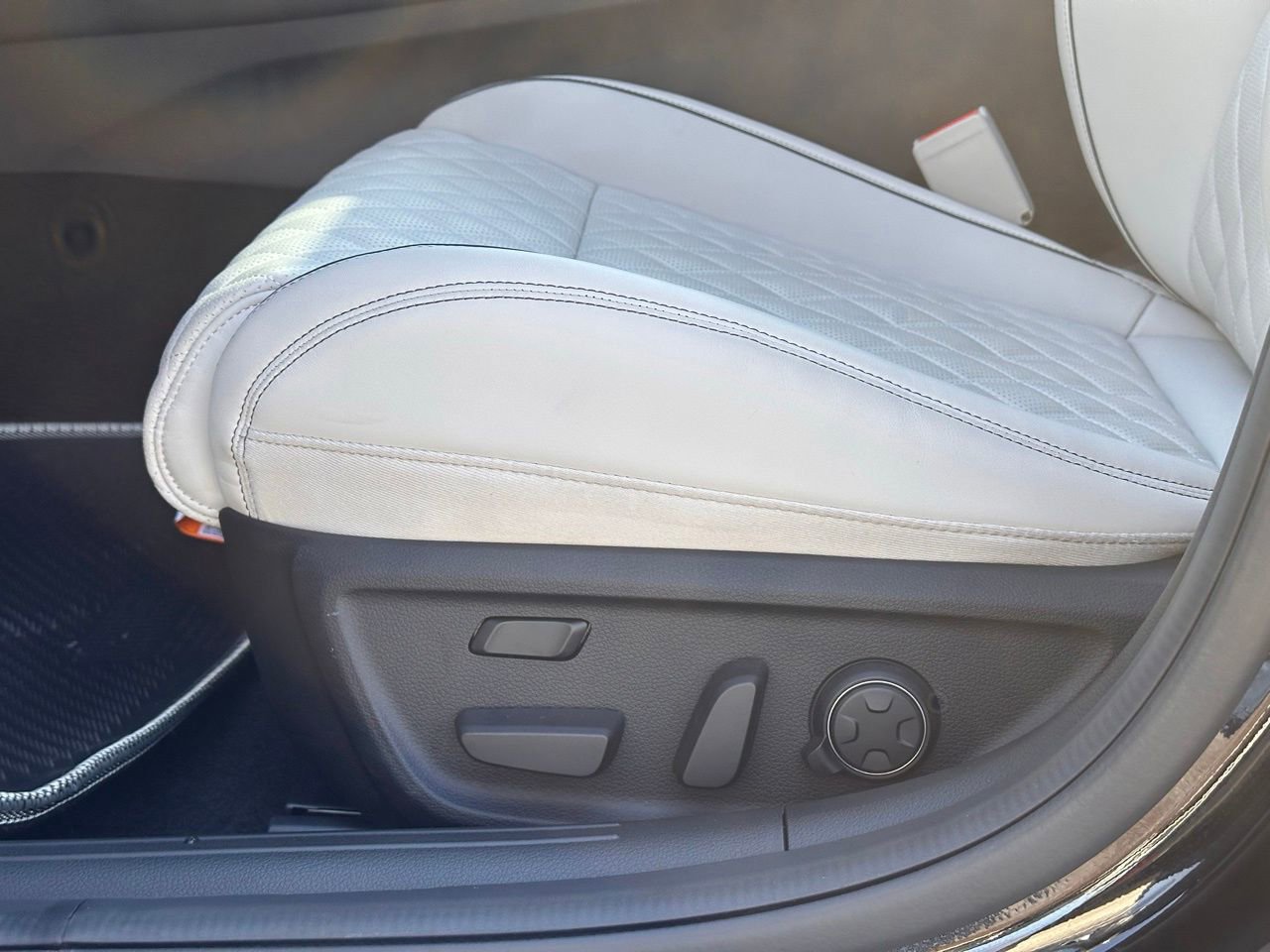 Used 2025 Genesis G70 3.3T Advanced w/ Sport Prestige Package image 28