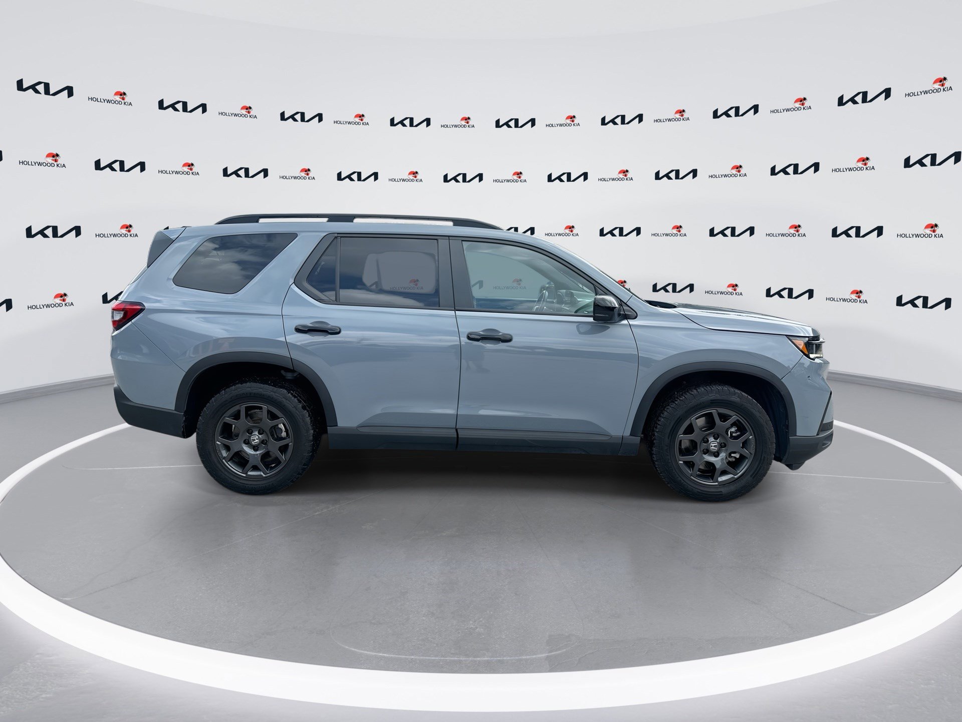Used 2025 Honda Pilot TrailSport image 9