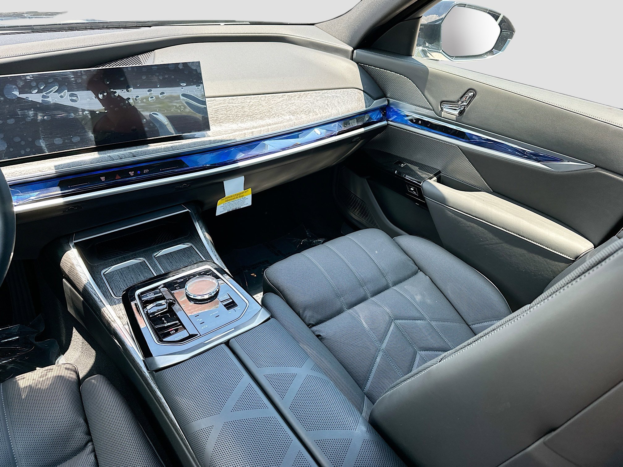 Used 2024 BMW i7 xDrive60 w/ Executive Package image 24