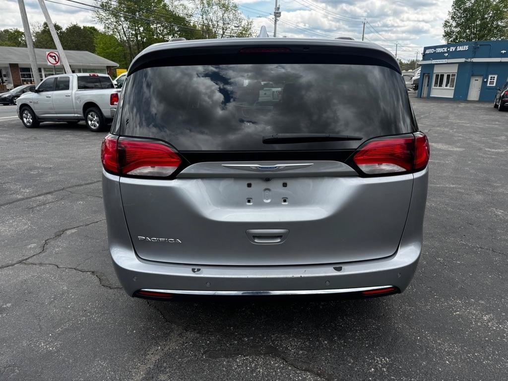 Used 2018 Chrysler Pacifica Touring Plus FWD image 5