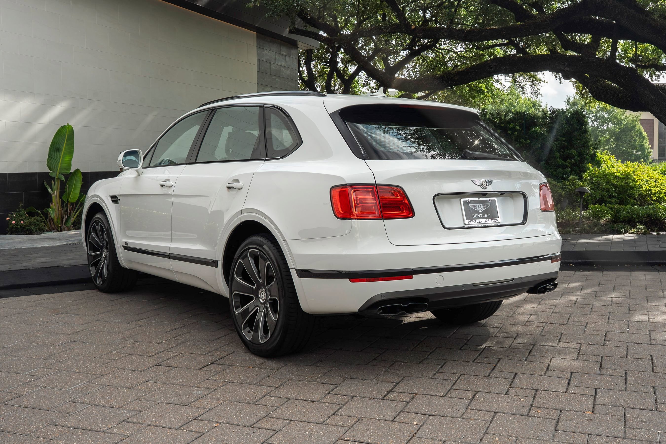 Used 2020 Bentley Bentayga AWD/4WD image 16
