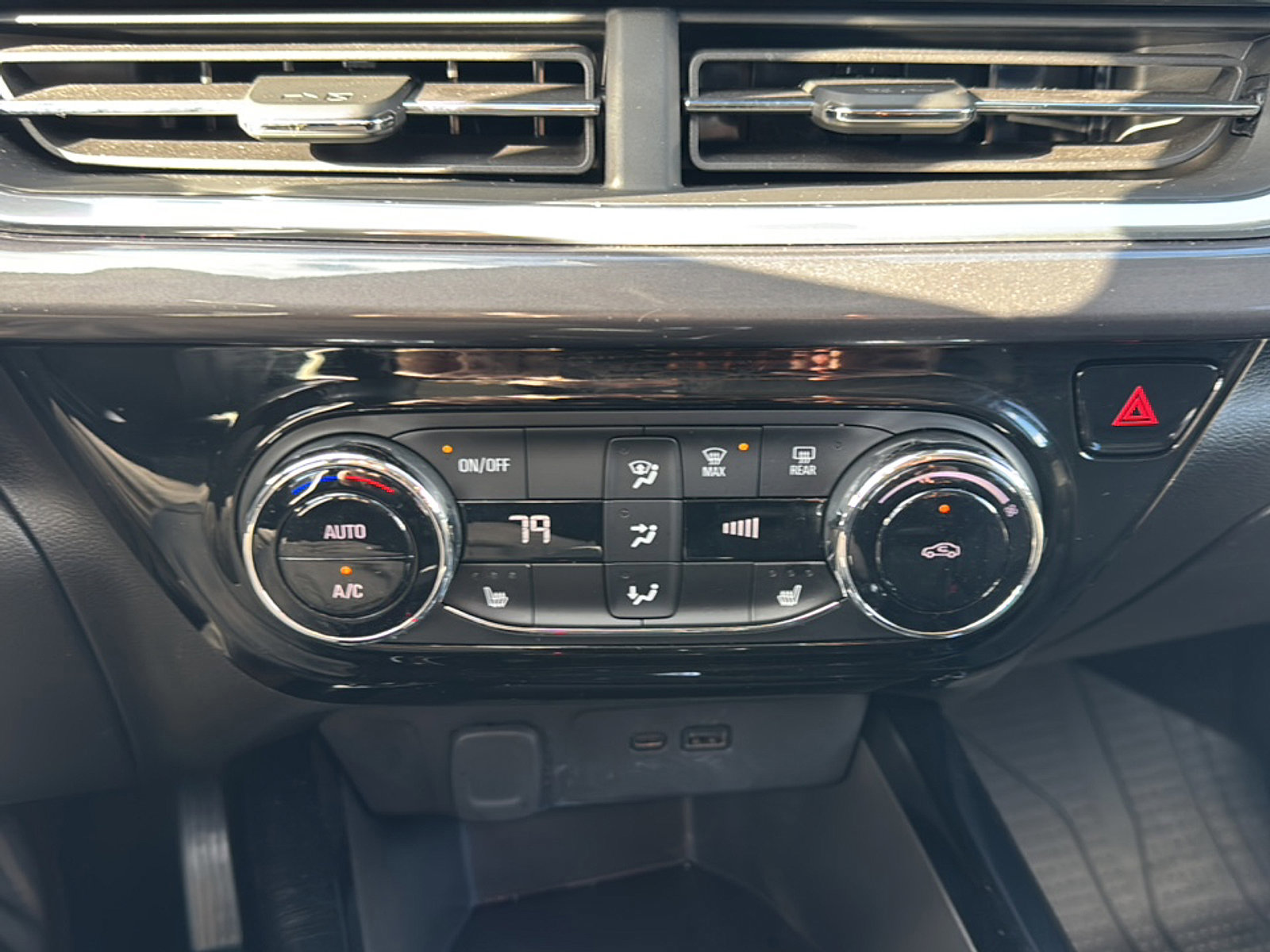 Used 2024 Chevrolet Trax ACTIV w/ Driver Confidence Package image 35