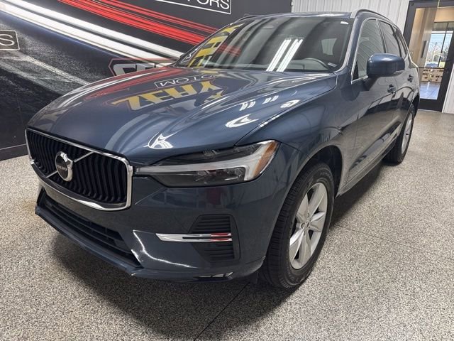 Used 2022 Volvo XC60 B5 Momentum image 2