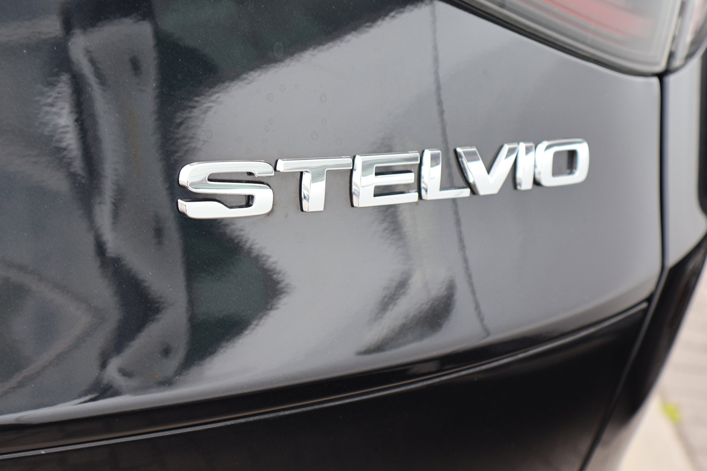 Used 2024 Alfa Romeo Stelvio Ti AWD/4WD image 9