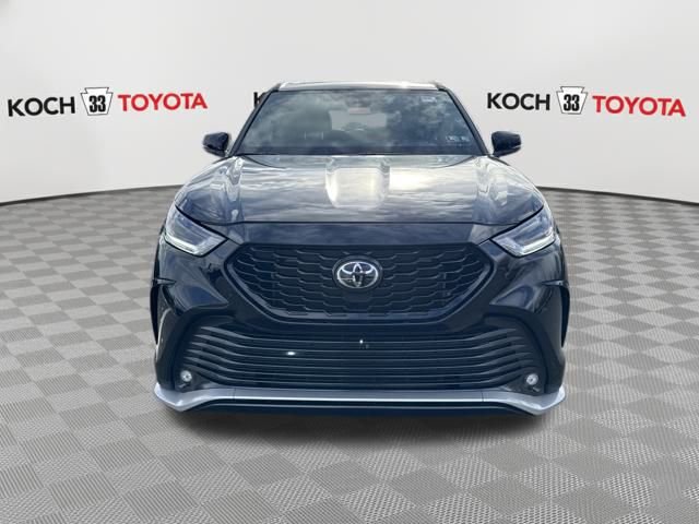 Used 2025 Toyota Highlander XSE image 2