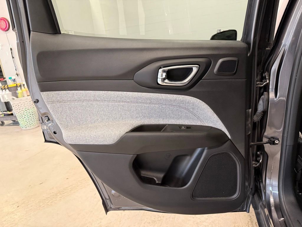 Used 2022 Jeep Compass Latitude w/ Sun and Sound Group image 15