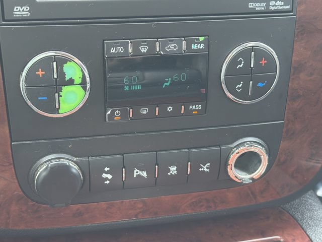 Used 2011 Chevrolet Suburban LTZ RWD image 31