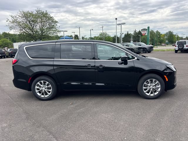 New 2027 Chrysler Pacifica Select AWD/4WD image 31