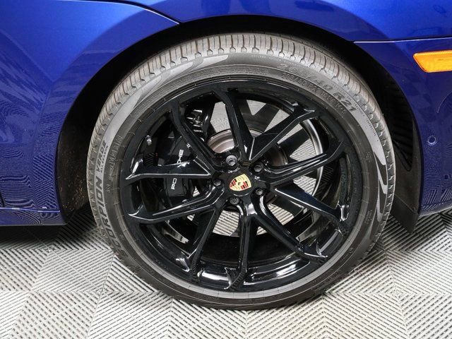 Used 2025 Porsche Macan GTS AWD/4WD image 40