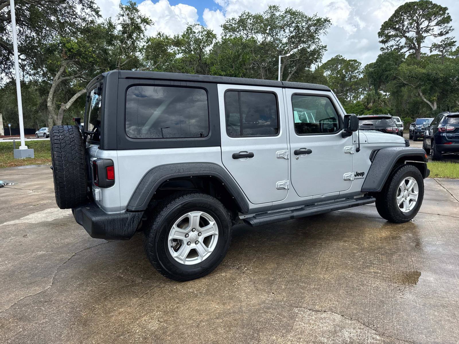 Certified 2023 Jeep Wrangler Unlimited Sport AWD/4WD image 3