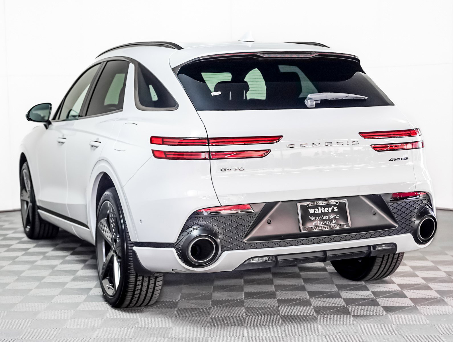 Used 2022 Genesis GV70 3.5T Sport w/ Sport Prestige Package image 2