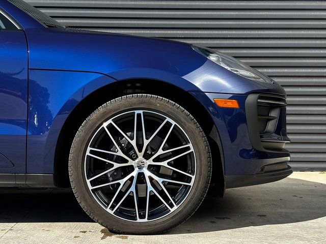 Used 2025 Porsche Macan AWD/4WD image 11