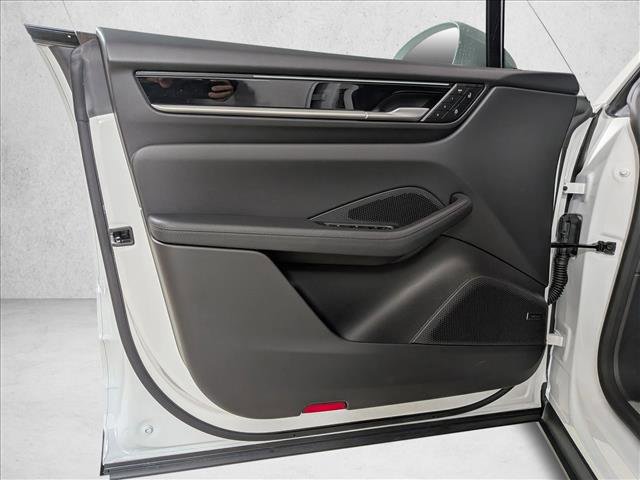 Used 2025 Porsche Macan Electric RWD image 13