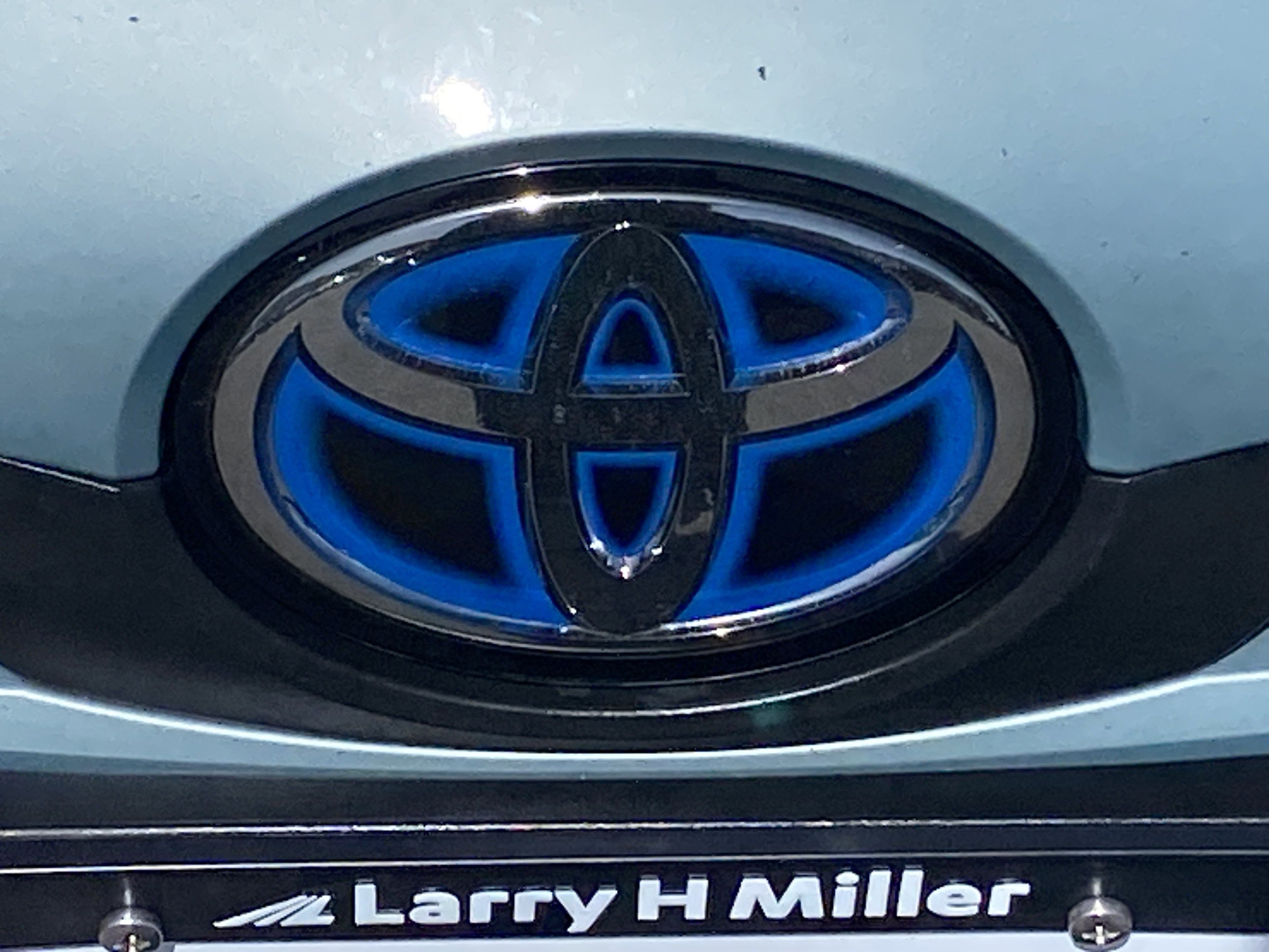 Used 2022 Toyota Prius LE AWD/4WD image 25