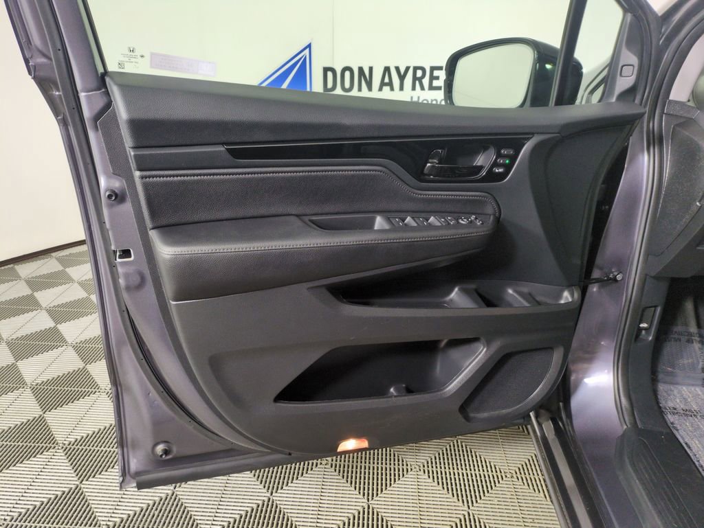 Used 2024 Honda Odyssey Elite image 14