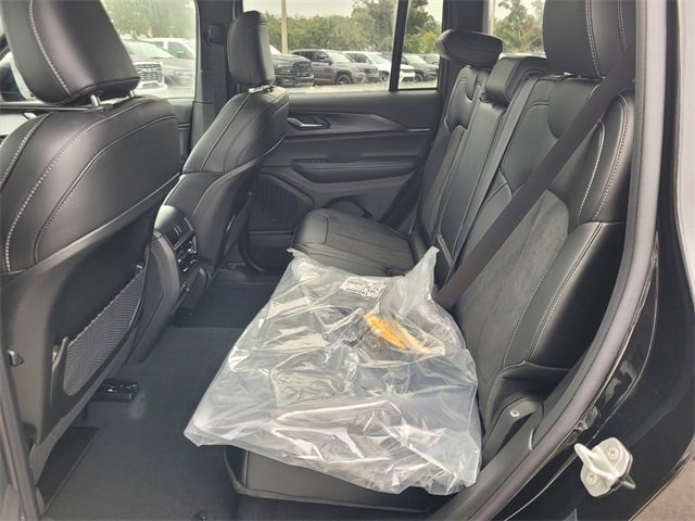 New 2025 Jeep Grand Cherokee Altitude image 7