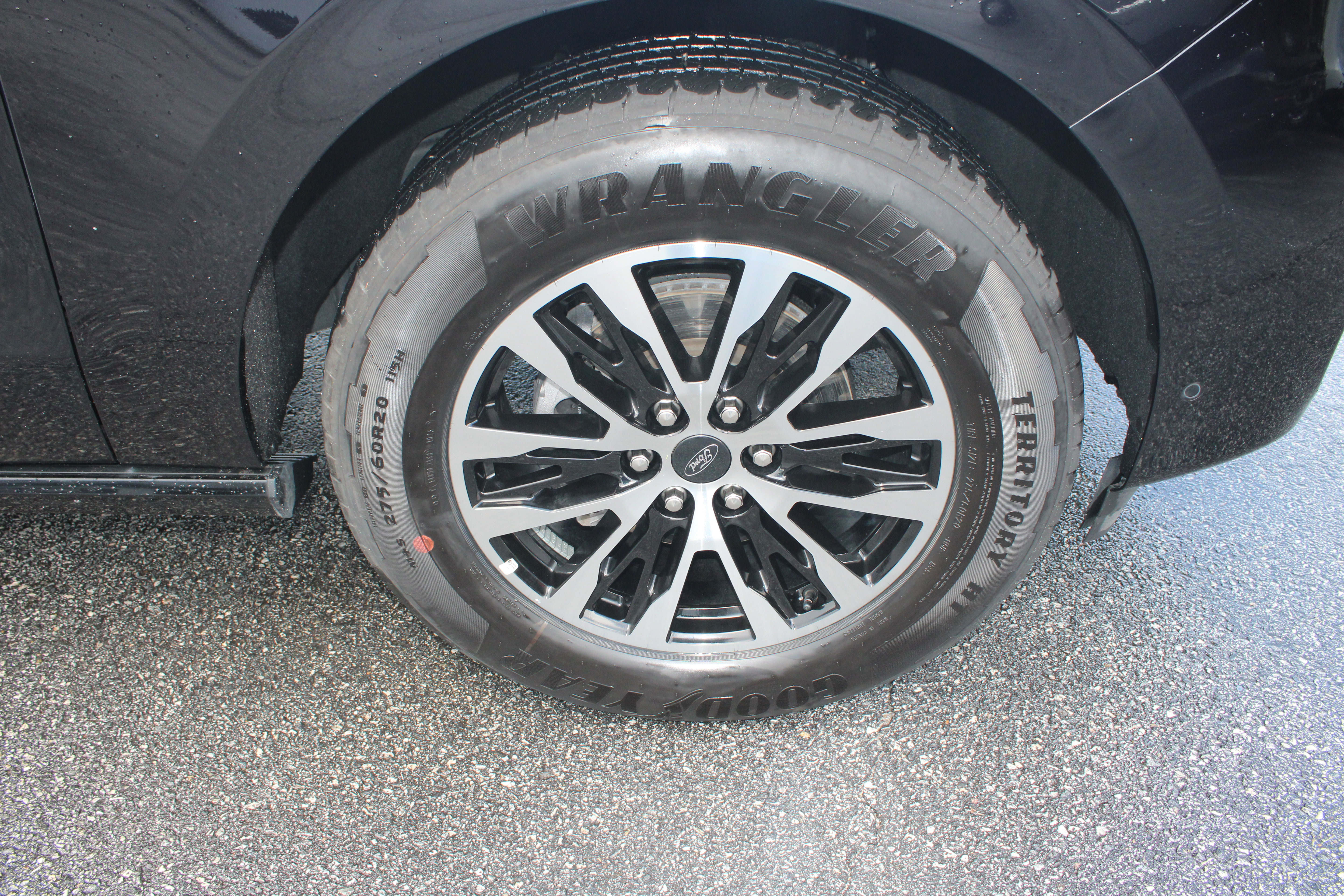 Used 2025 Ford Expedition Platinum AWD/4WD image 11