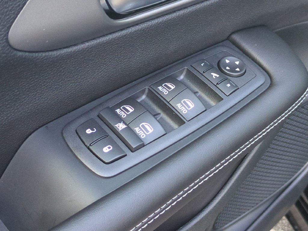 New 2027 Chrysler Pacifica Limited FWD image 13