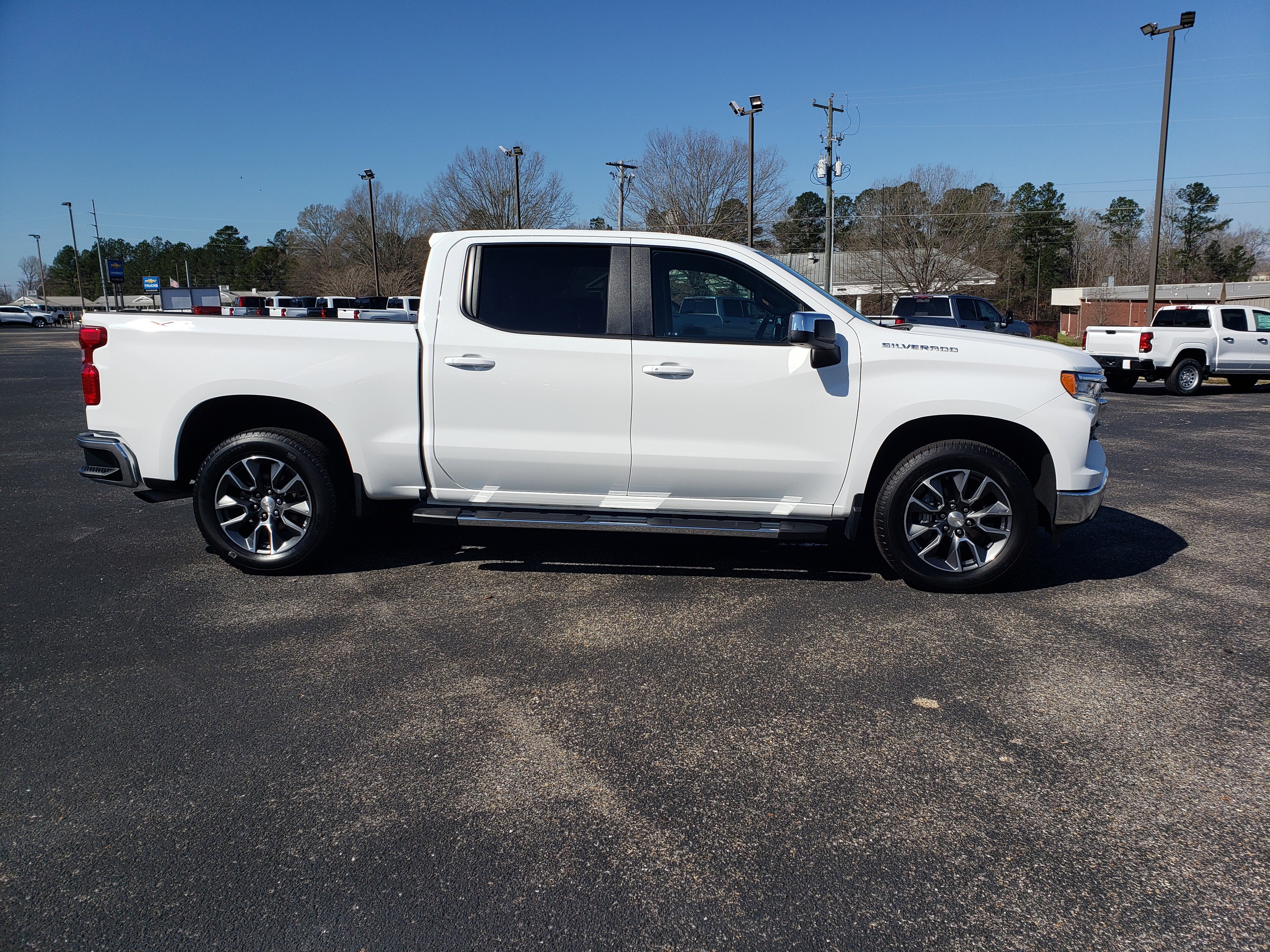 Used 2024 Chevrolet Silverado 1500 LT image 5