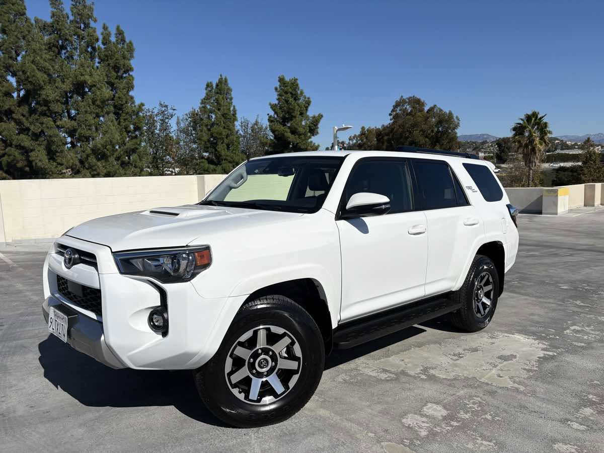 Used 2024 Toyota 4Runner TRD Off-Road Premium image 2
