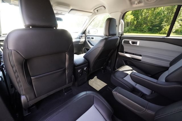 Used 2023 Ford Explorer XLT w/ Equipment Group 202A RWD image 23