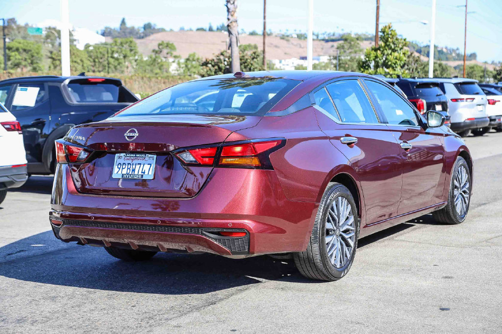 Used 2025 Nissan Altima 2.5 SV FWD image 6