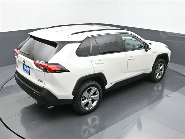 Used 2021 Toyota RAV4 XLE Premium image 17