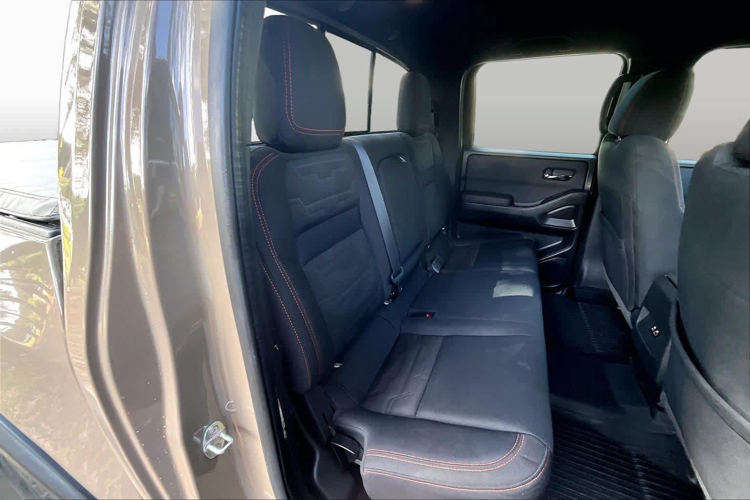 Used 2022 Nissan Frontier PRO-4X w/ Technology Package AWD/4WD image 19