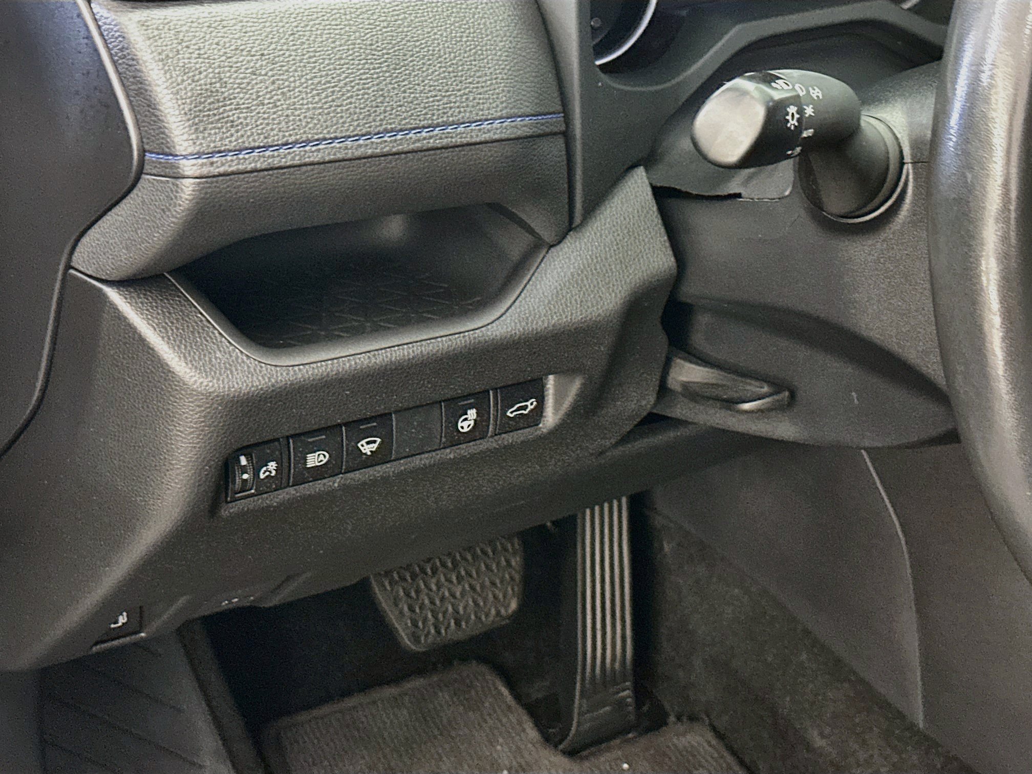 Used 2022 Toyota RAV4 SE w/ Convenience Package AWD/4WD image 17