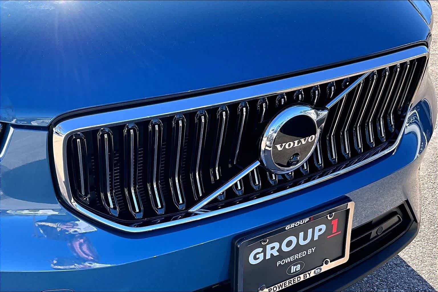 Certified 2023 Volvo XC40 B5 Plus w/ Driver Assist Package AWD/4WD image 30