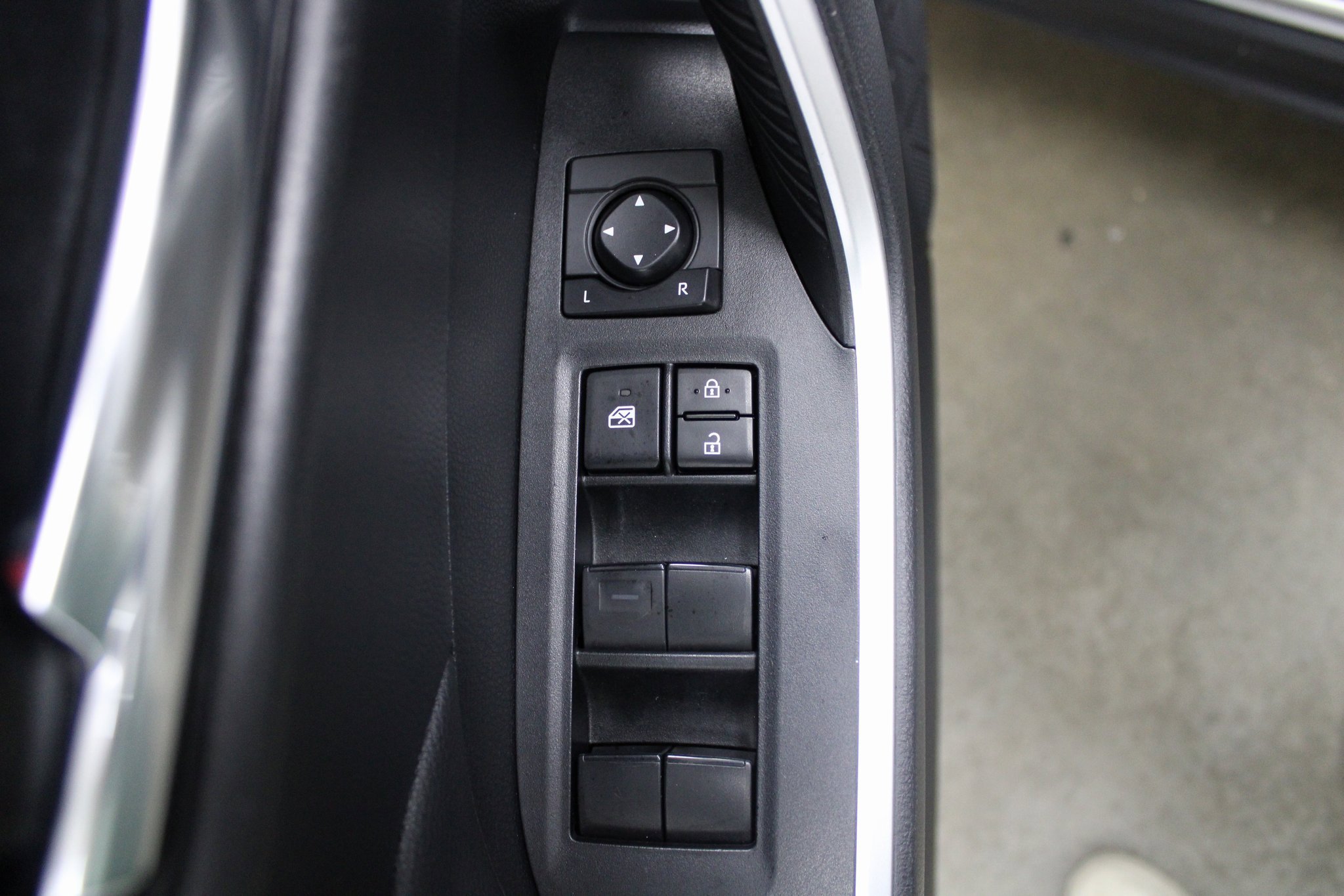 Used 2021 Toyota RAV4 XLE image 14