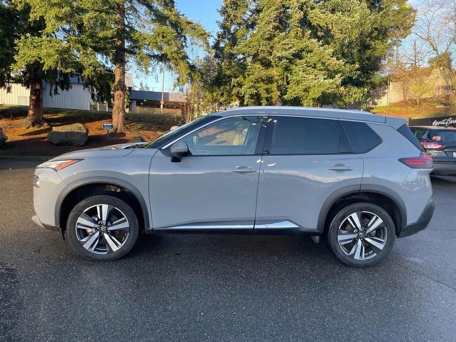 Used 2021 Nissan Rogue SL image 2