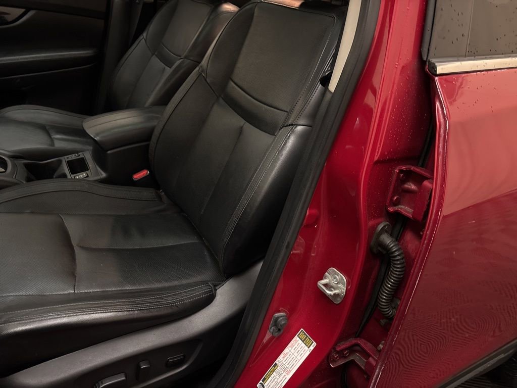 Used 2013 Nissan Rogue SV w/ Premium Pkg image 12