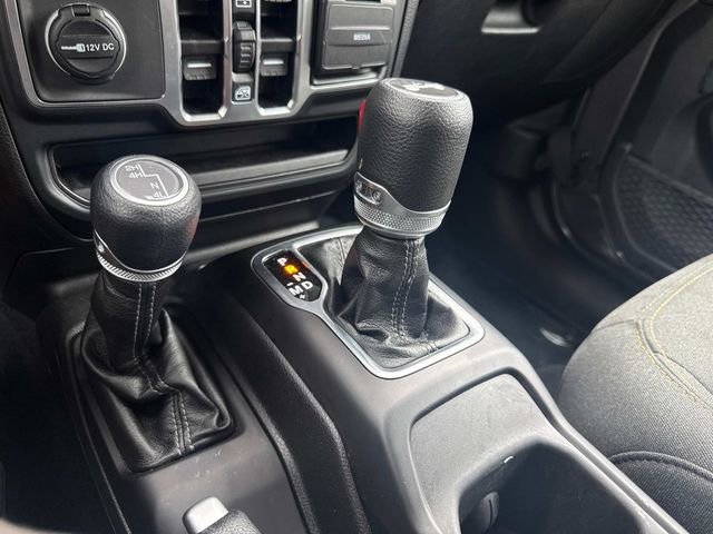 Used 2025 Jeep Wrangler Sahara image 31