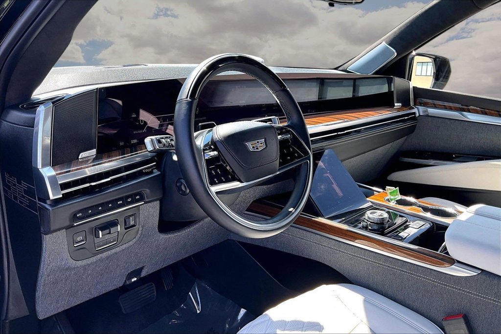 Certified 2026 Cadillac Escalade Platinum Sport w/ LPO, Floor Liner Package AWD/4WD image 17